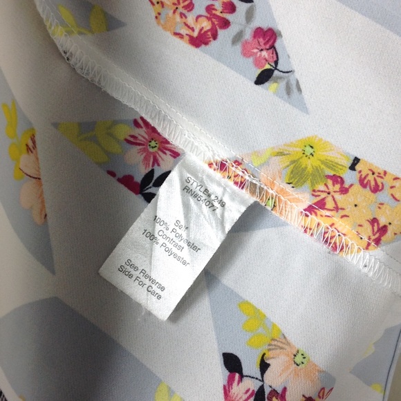 CAbi Geometric Print Sleeveless Tunic - Picture 5 of 6